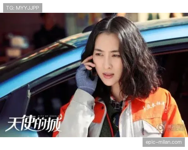 吴柳芳今天都穿成“回忆杀”?感觉老电影演员穿越来街头了 吴柳芳今天都穿成“回忆杀”?感觉老电影演员穿越来街头了