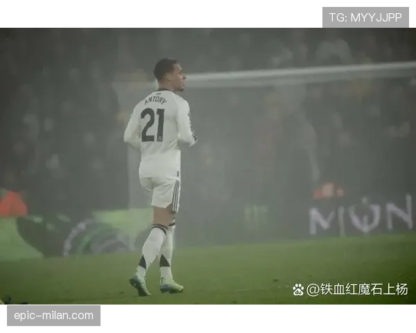 曼联近期防守稳定性下降，连续客场失误影响联赛排名走势