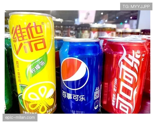 王昶家的冰箱里塞满了能量饮料,训练完直接拿瓶当水喝 王昶家的冰箱里塞满了能量饮料,训练完直接拿瓶当水喝